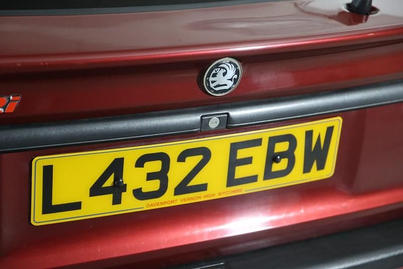 Used Vauxhall Cavalier SRi 1993 Red Hatchback