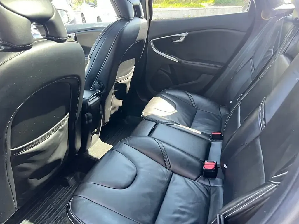 Gebraucht Volvo V40 R-Design Pro 190 PS (139 kW) 2017 Schwarz Kleinwagen