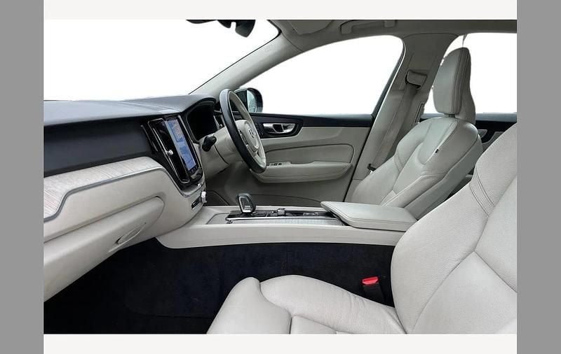 Used Volvo XC60 Plus 250 HP (183 kW) 2023 Blue SUV