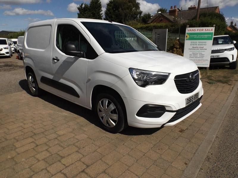 White Used 2019 Vauxhall Combo Sportive MPV | £7,995 (Fair price) - Image 1/4