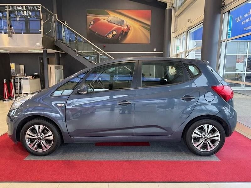 Used Kia Venga 123 HP (90 kW) 2015 Blue Hatchback