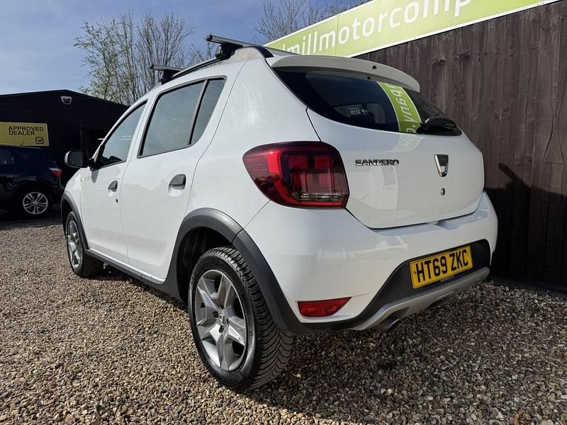 Used Dacia Sandero Essentiel 90 HP (66 kW) 2020 White Hatchback