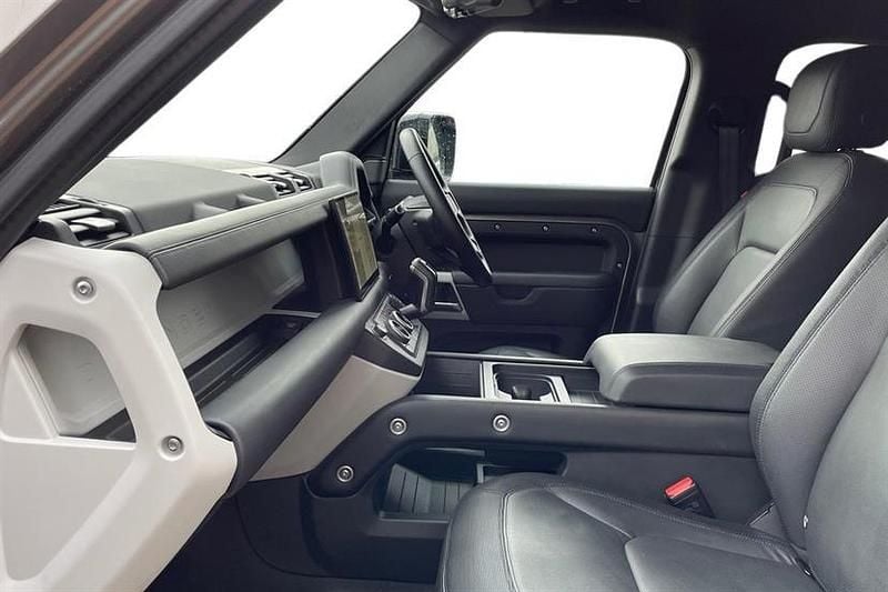 Used Land Rover Defender HSE Dynamic 300 HP (220 kW) 2024 Santorini black SUV