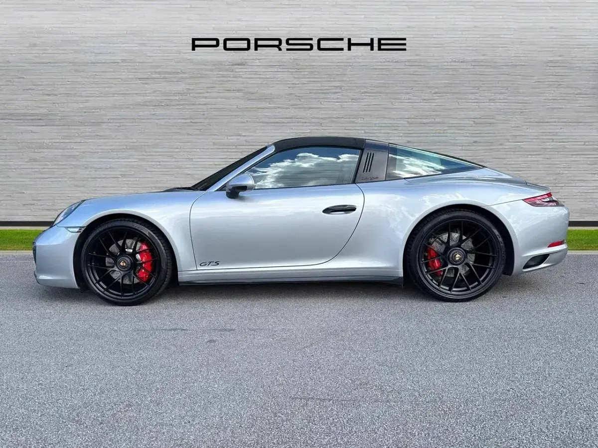 Begagnad Porsche 911 2019 Silver Cab