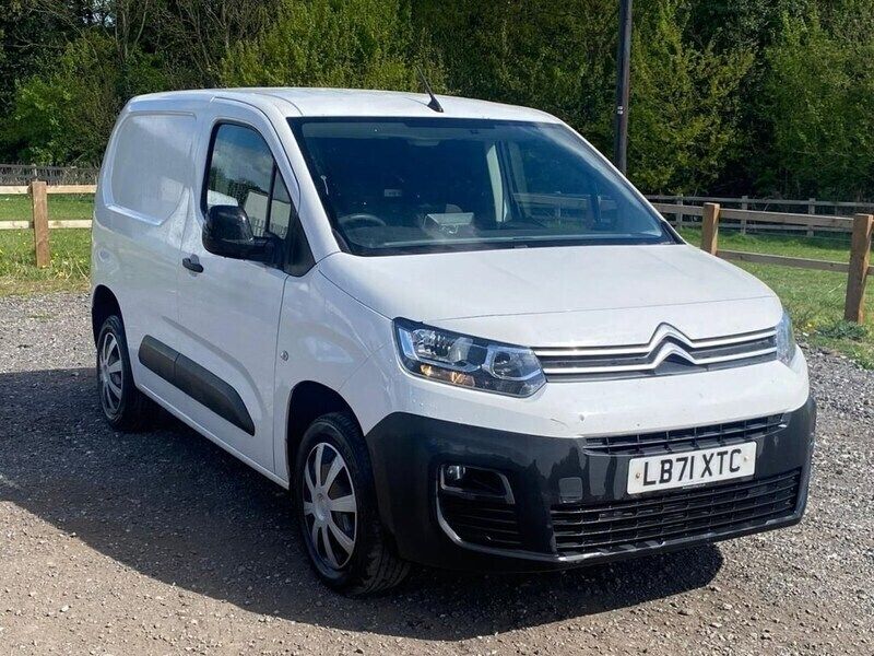White Used 2021 Citroën Berlingo MPV | £5,495 (Fair price) - Image 1/2