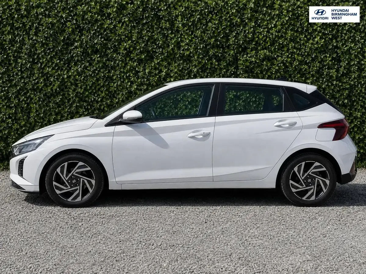 Used Hyundai i20 Advanced 100 HP (73 kW) 2023 White Hatchback