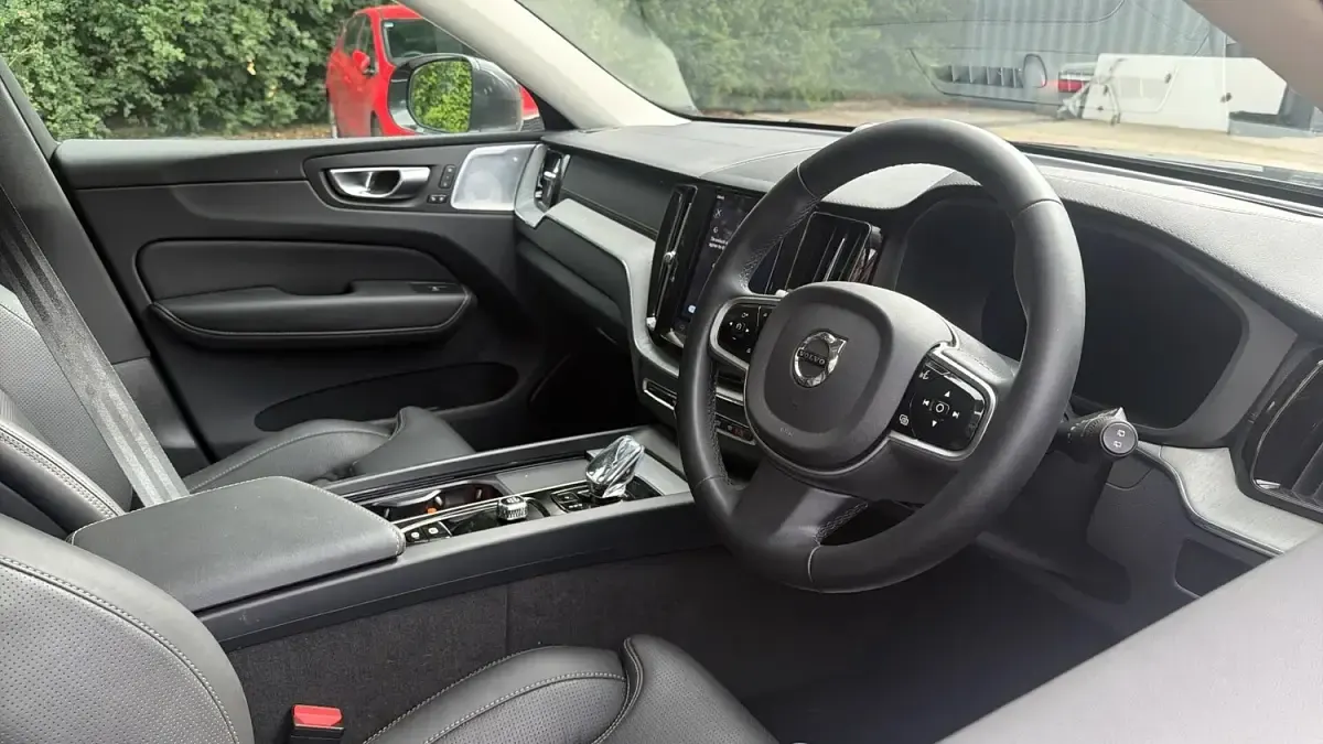 Used Volvo XC60 Ultra 250 HP (183 kW) 2025 Grey SUV
