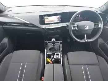 Używany Vauxhall Astra 130 KM (95 kW) 2024 Biały Hatchback