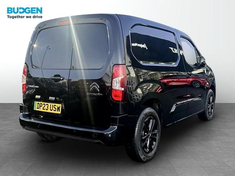 Usado Citroën e-Berlingo 100 kW (136 HP) 2023 Preto Monovolume
