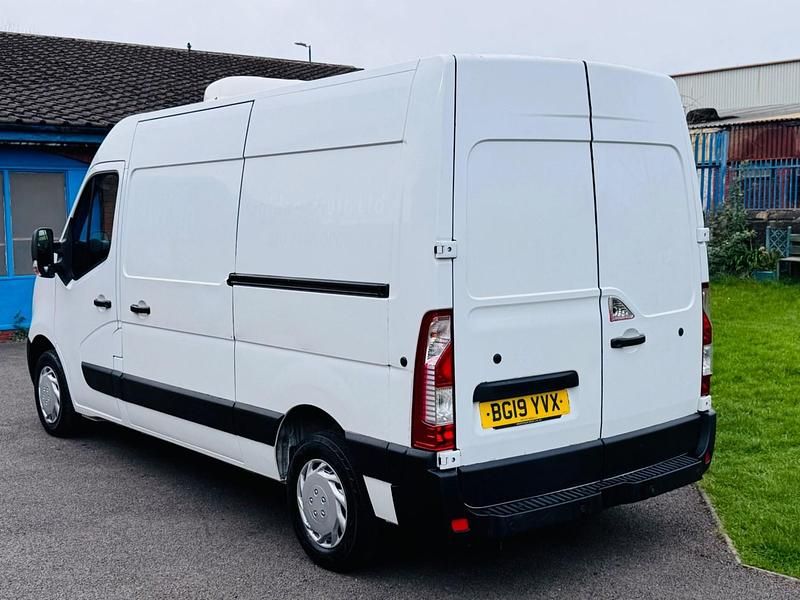 Used Nissan NV400 SE 130 HP (95 kW) 2019 White Van