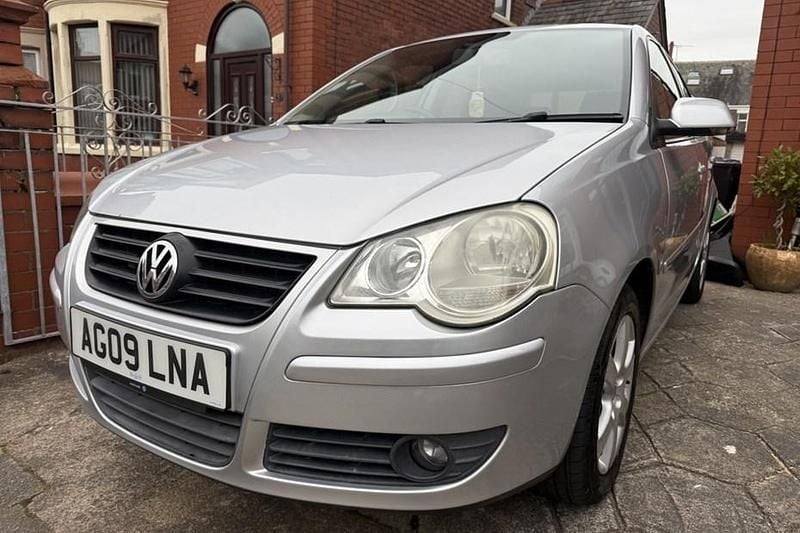 Used VW Polo Match 60 HP (44 kW) 2009 Silver Hatchback
