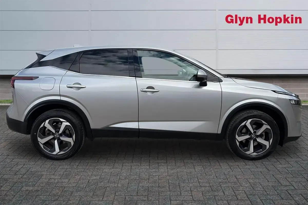 Used Nissan Qashqai N-Connecta 140 HP (102 kW) 2023 Silver SUV