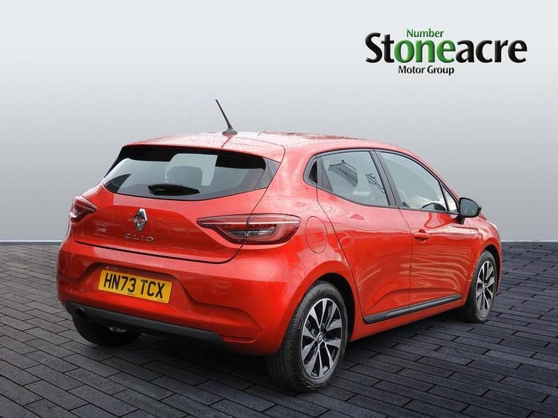 Used Renault Clio V Evolution 90 HP (66 kW) 2023 Red Hatchback