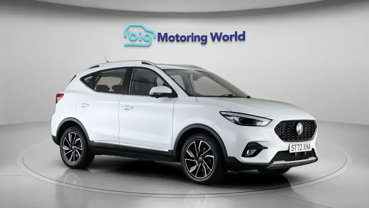 Käytetty MG ZS Exclusive 111 HP (81 kW) 2023 Katumaasturi