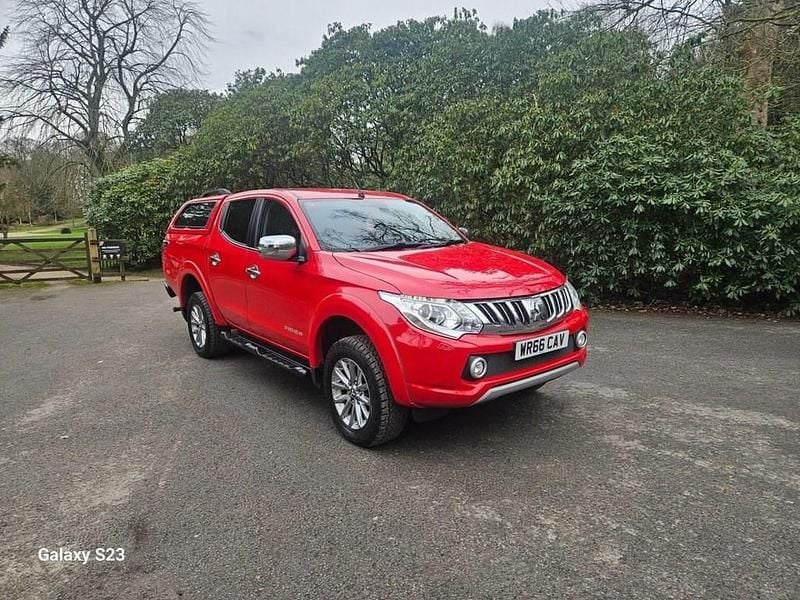 Used Mitsubishi L200 178 HP (130 kW) 2016 Red Pickup