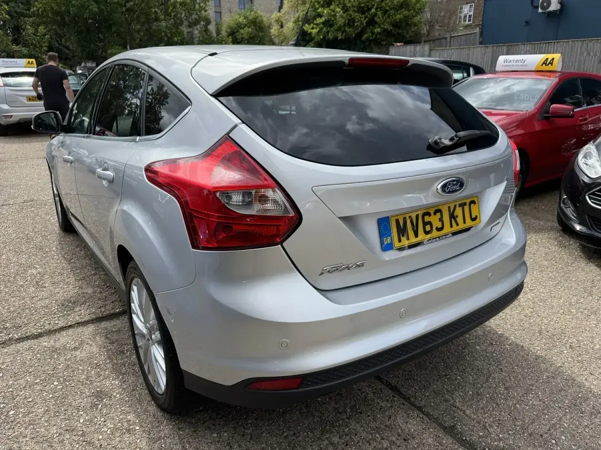 Used Ford Focus Zetec 115 HP (84 kW) 2013 Silver Hatchback