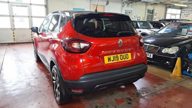 Second-hand Renault Captur Iconic 115 CP (84 kW) 2019 Roșu SUV