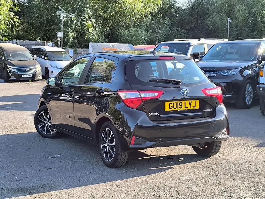 Used Toyota Yaris Hybrid 100 HP (73 kW) 2019 Black Hatchback