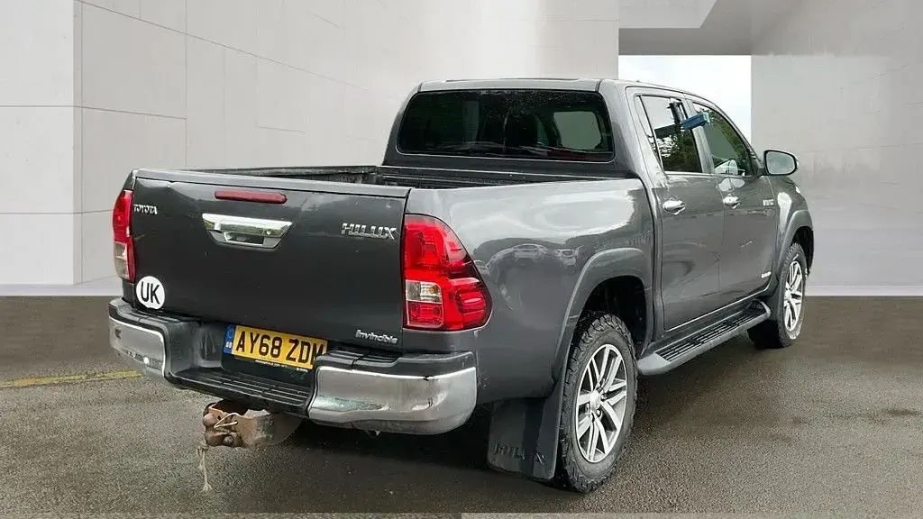 Used Toyota HiLux 150 HP (110 kW) 2018 Grey Pickup
