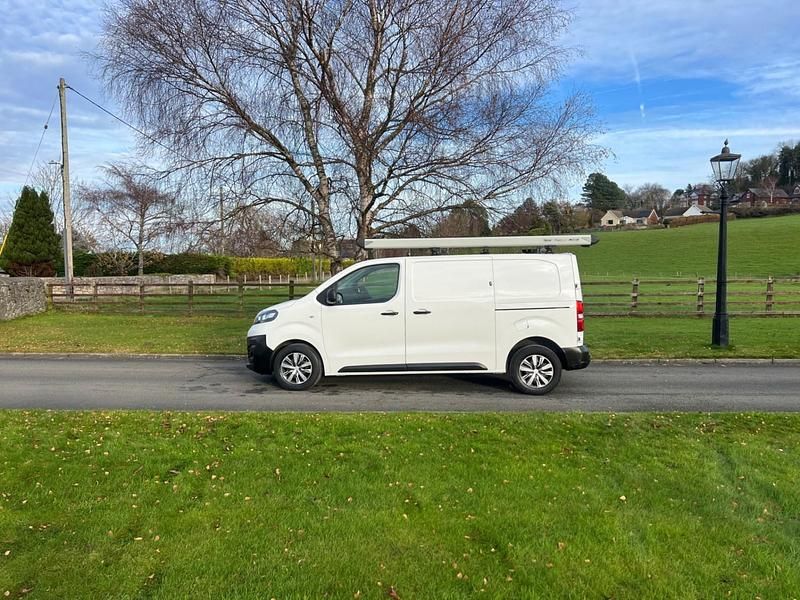 White Used 2020 Vauxhall Vivaro Edition Van | £9,450 (Super price) - Image 1/4
