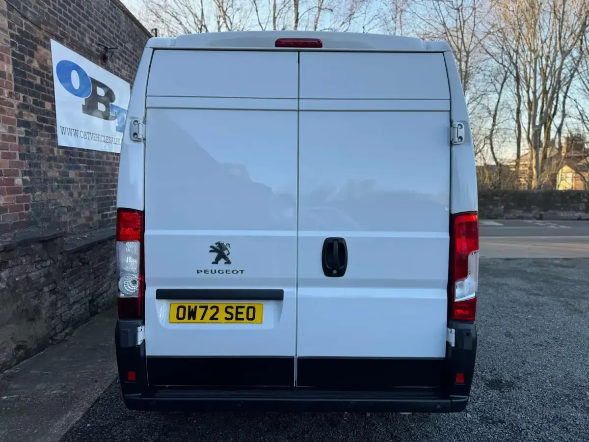 Usado Peugeot Boxer Premium 140 HP (102 kW) 2023 Branco Van