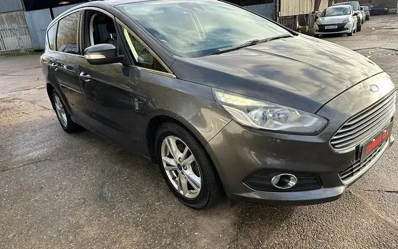 Begagnad Ford S-MAX Titanium 150 HK (110 kW) 2018 Minibuss