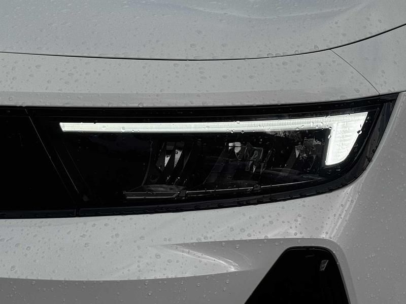 Used Vauxhall Astra S 128 HP (94 kW) 2024 White Estate