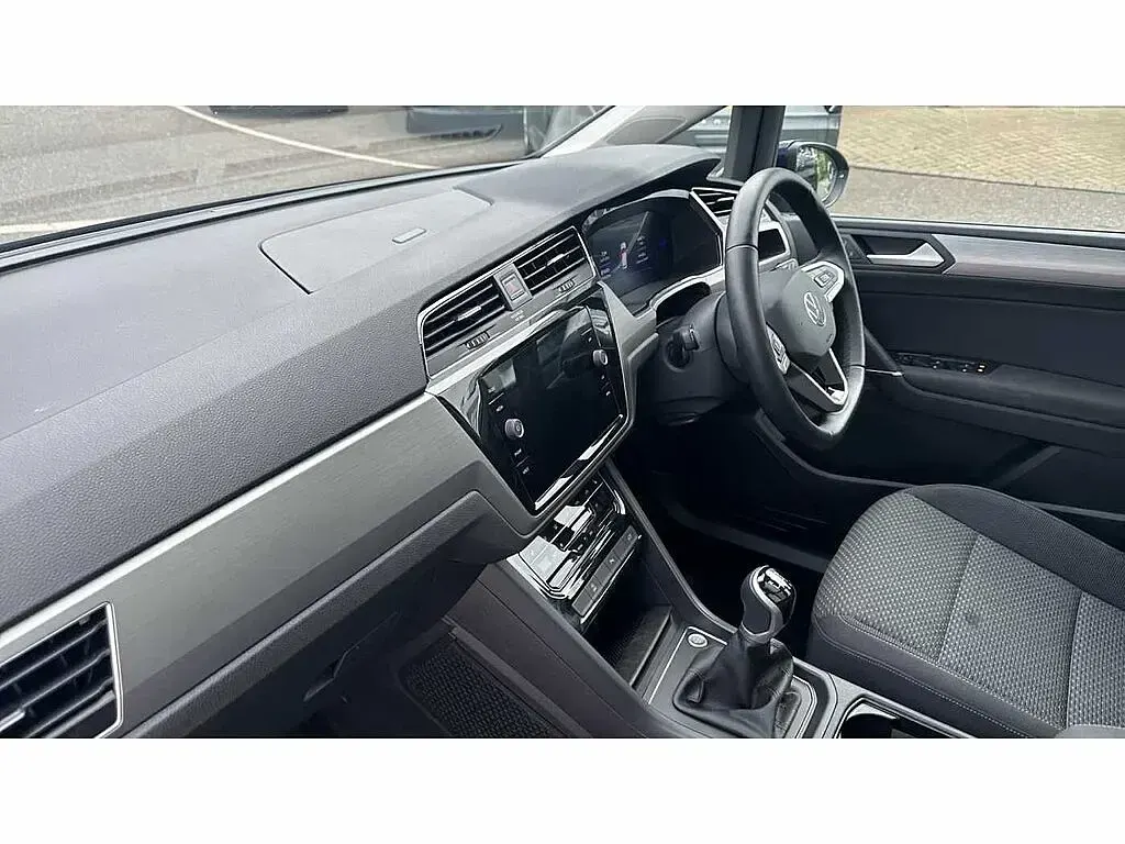 Used VW Touran Match 150 HP (110 kW) 2025 Atlantic blue metallic MPV