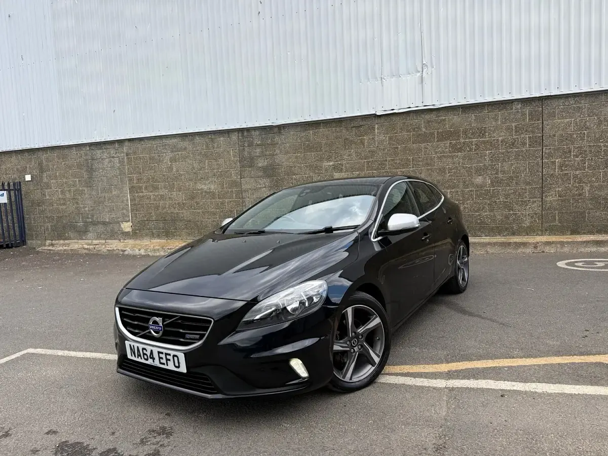 Used Volvo V40 R-Design 115 HP (84 kW) 2014 Black Hatchback
