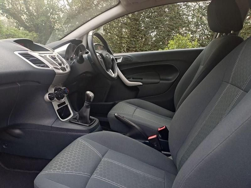 Used Ford Fiesta Zetec 96 HP (70 kW) 2012 Fashionista metallic Hatchback