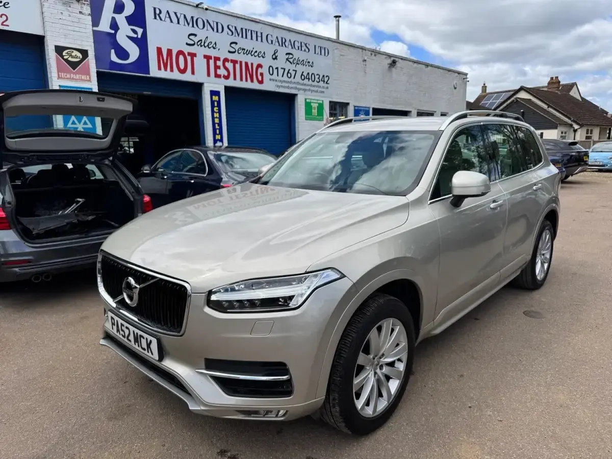 Used Volvo XC90 Momentum 235 HP (172 kW) 2017 Gold SUV