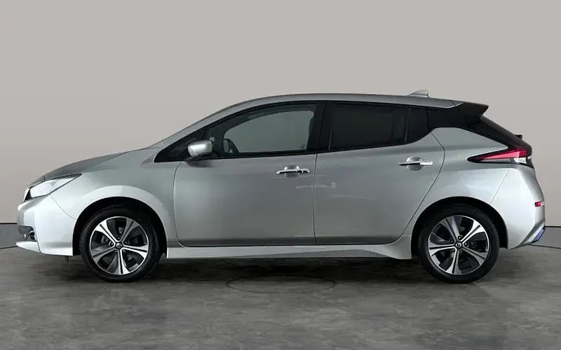 Used Nissan Leaf N-Connecta 160 kW (218 HP) 2021 Silver Hatchback