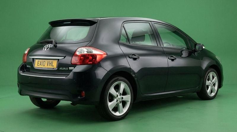 Used Toyota Auris Hybrid 136 HP (100 kW) 2010 Black Hatchback