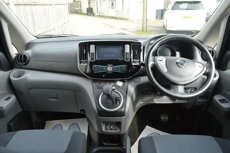 Used Nissan e-NV200 Tekna 80 kW (109 HP) 2016 Black MPV