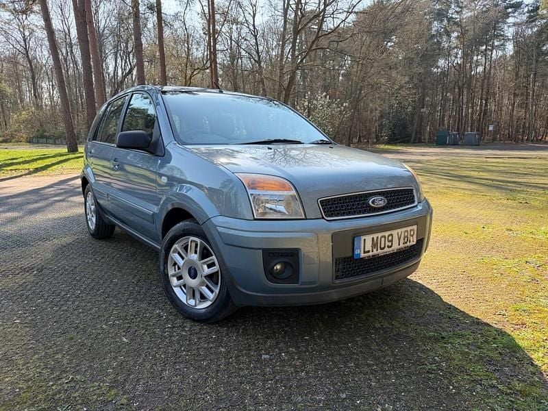 Used Ford Fusion Zetec 79 HP (58 kW) 2009 Blue Hatchback
