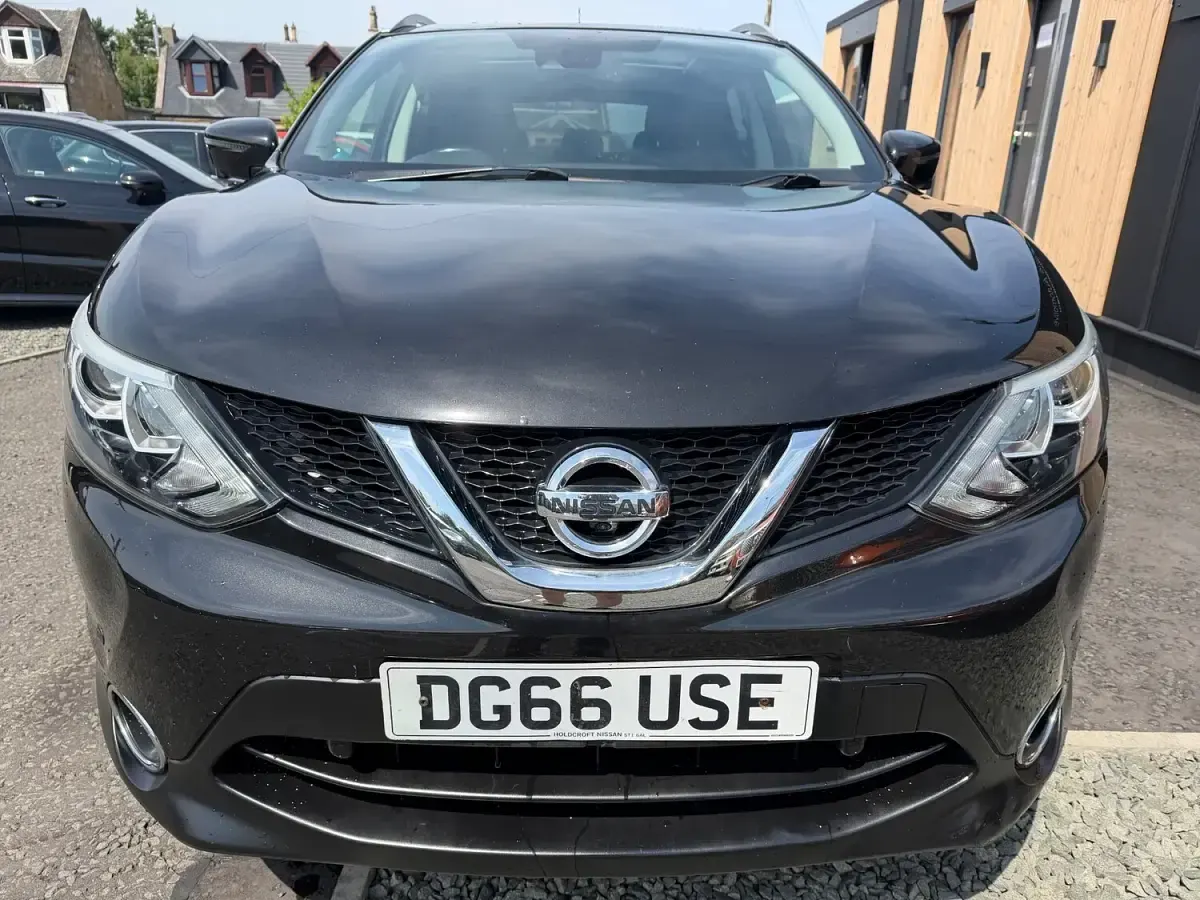 Used Nissan Qashqai N-Connecta 115 HP (84 kW) 2016 Black SUV
