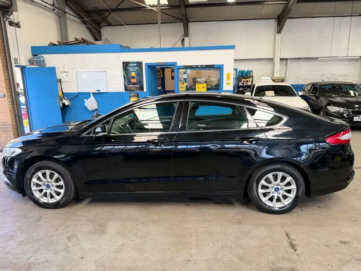 Used Ford Mondeo Zetec 2016 Black Hatchback