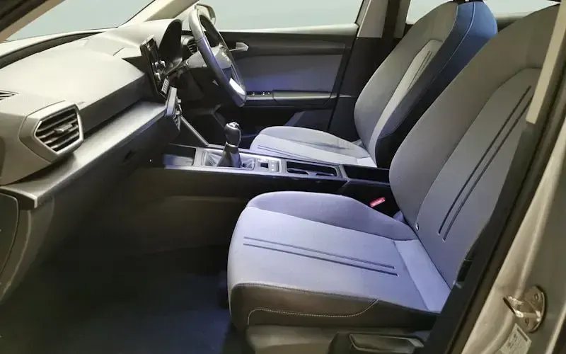 Begagnad Seat Leon SE 110 HK (80 kW) 2023 Silver Kombi