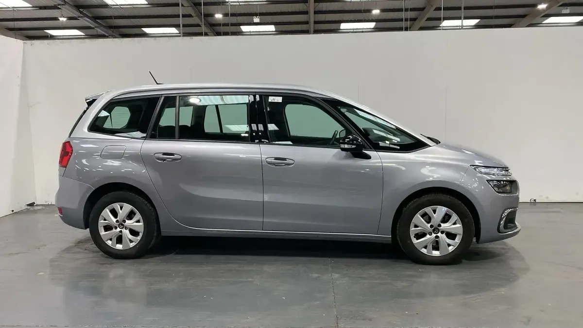 Usado Citroën C4 SpaceTourer Live 131 HP (96 kW) 2021 Cinzento Monovolume