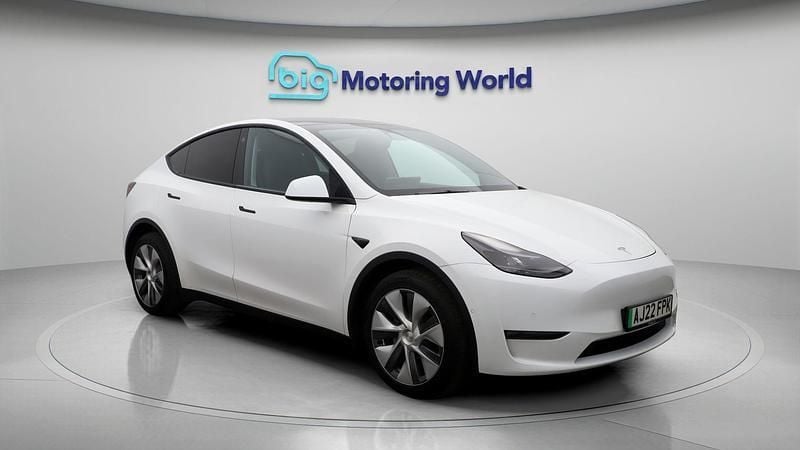 Used 2022 Tesla Model Y Long Range SUV | £23,800 (Good price) - Image 1/4