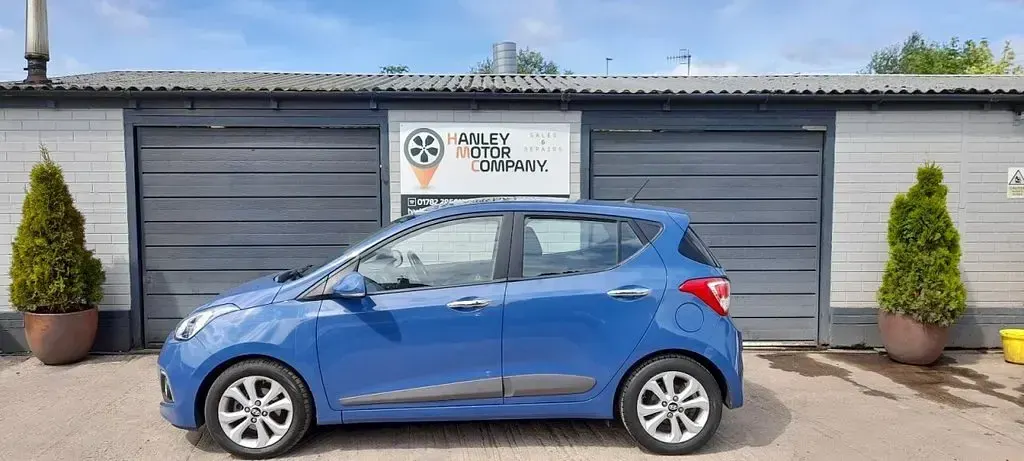 Used Hyundai i10 Premium SE 87 HP (63 kW) 2015 Blue Hatchback