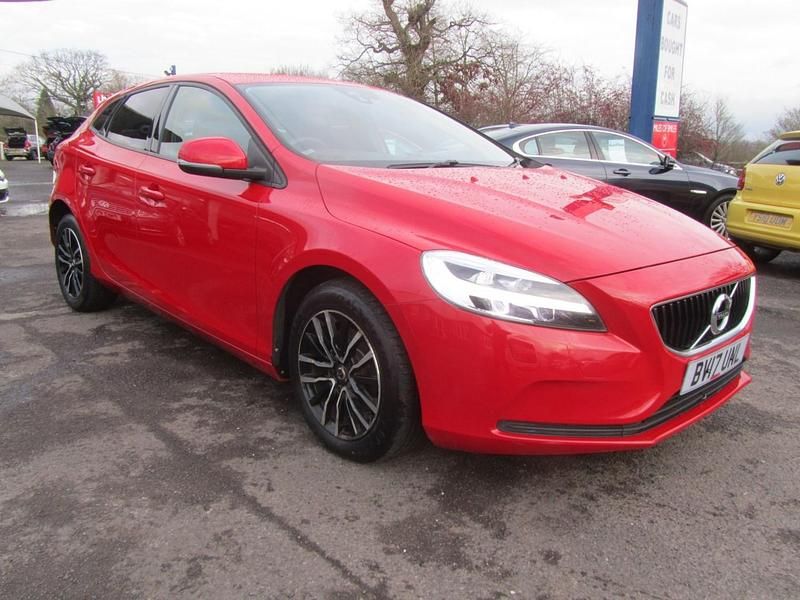 Used Volvo V40 Momentum 2017 Red Hatchback
