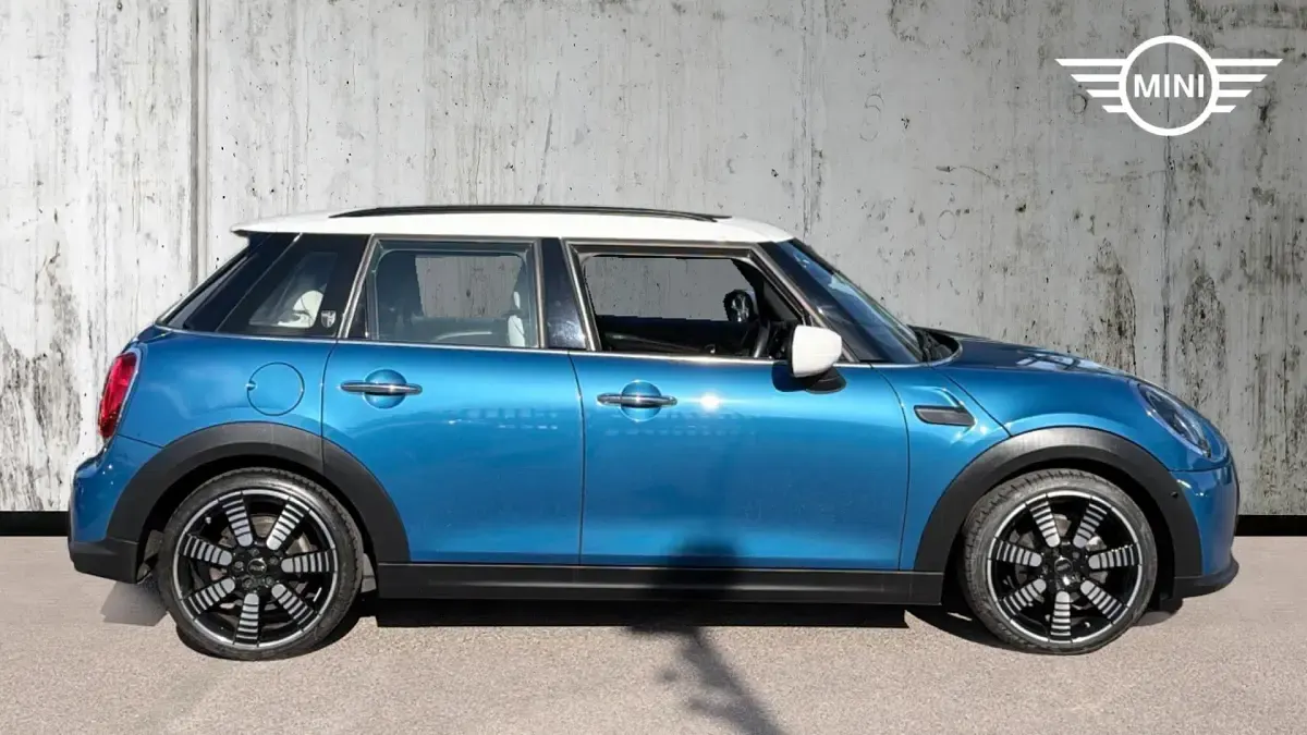 Used Mini Cooper Exclusive 136 HP (100 kW) 2023 Island blue Hatchback