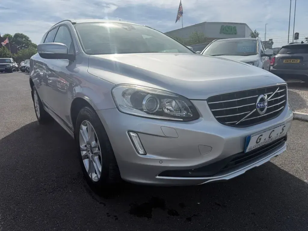 Used Volvo XC60 R-Design 220 HP (161 kW) 2017 White SUV