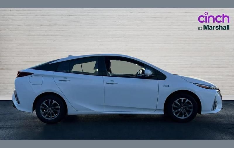 Used Toyota Prius Business Edition 120 HP (88 kW) 2021 White Hatchback