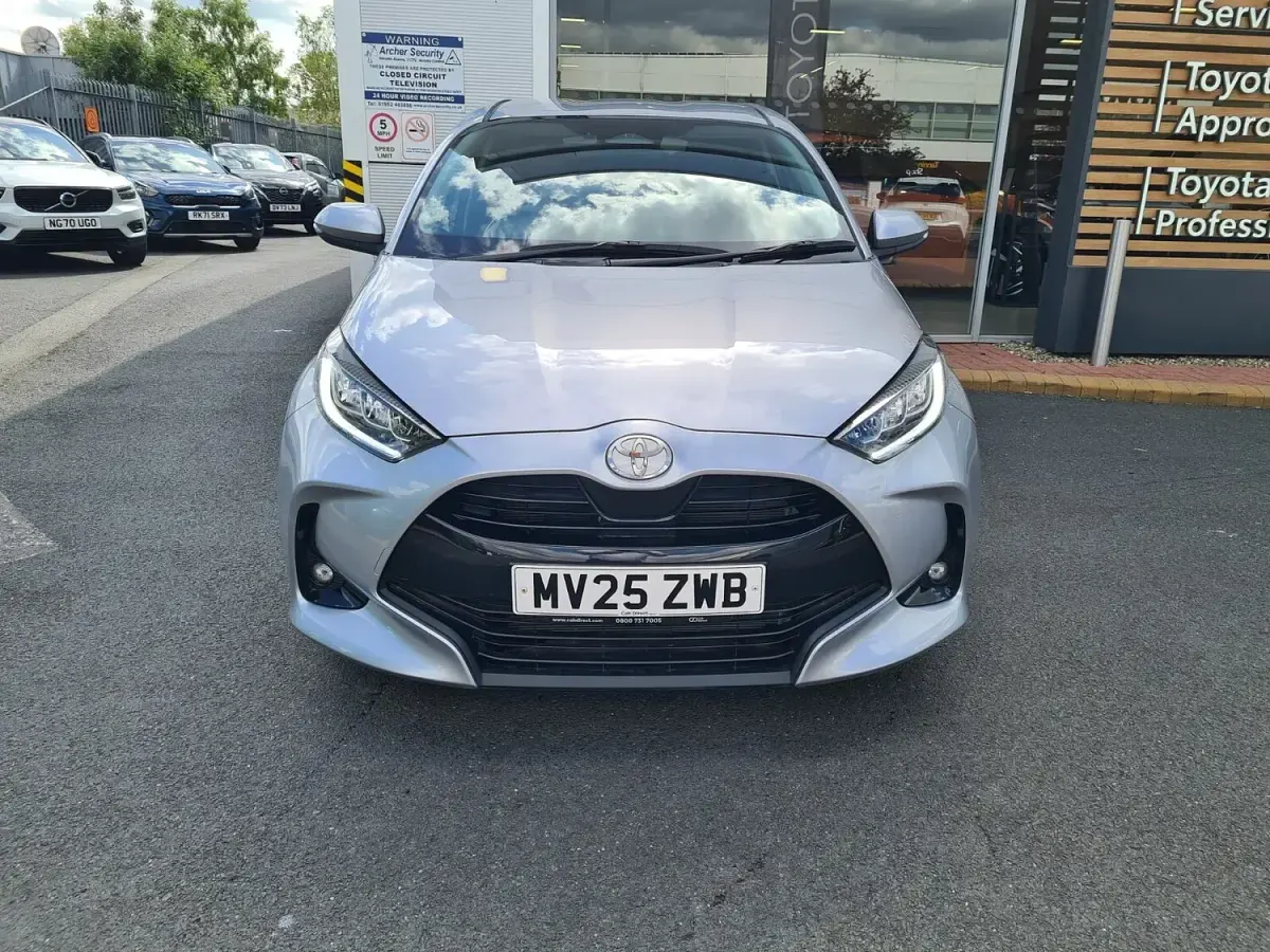 Used Toyota Yaris Hybrid Design 2025 Silver Hatchback