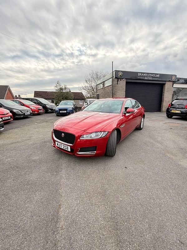 Begagnad Jaguar XF Prestige 2017 Röd Sedan