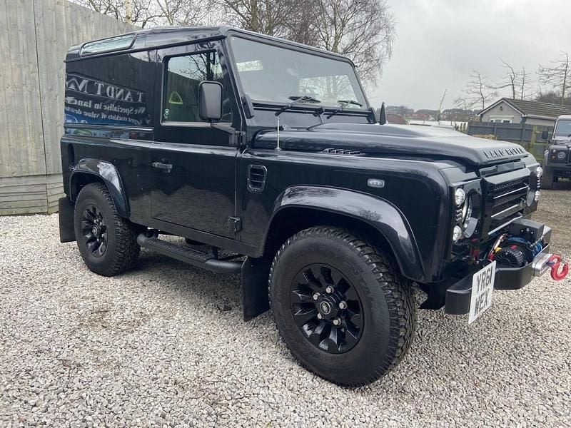 Used Land Rover Defender 122 HP (89 kW) 2011 Black Hatchback