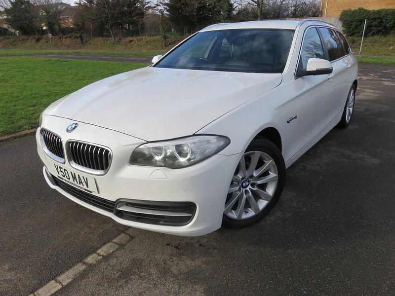 White Used 2015 BMW 520 Estate | £7,490 (Fair price) - Image 1/4