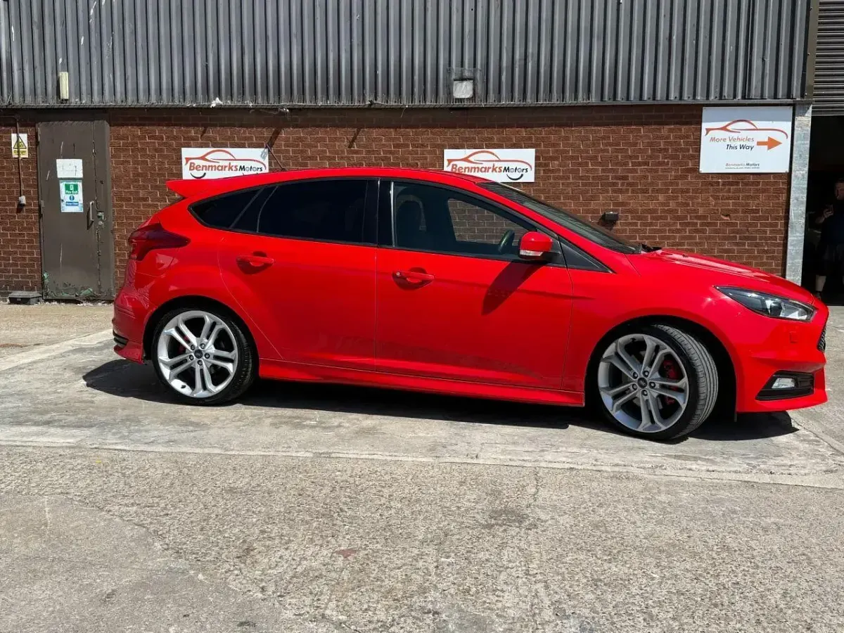 Used Ford Focus ST 185 HP (136 kW) 2018 Red Hatchback